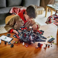 LEGO Star Wars 75389 Dark Falcon, Astronave Giocattolo da Costruire, Versione Oscura del Millennium Falcon, Idea Regalo 10+ - immagine 7
