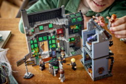 LEGO Harry Potter 76471 Negozi di Magia di Notturn Alley, Giocattolo con 8 Minifigure e Patronus da Collezione, Regalo da 8+ - immagine 4