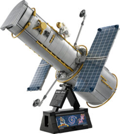 LEGO ICONS 11382 Telescopio Spaziale Hubble, Kit di Modellismo STEM 3D per Adulti, Regalo Fai da Te per i Fan dell'Astronomia - immagine 2