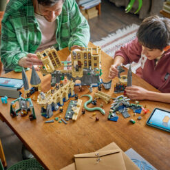 LEGO Harry Potter 76473 Castello di Hogwarts: Ala Est, Giocattolo con 13 Minifigure e Patronus da Collezione, Regalo da 10+ - immagine 7
