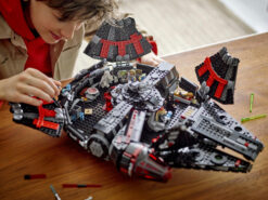 LEGO Star Wars 75389 Dark Falcon, Astronave Giocattolo da Costruire, Versione Oscura del Millennium Falcon, Idea Regalo 10+ - immagine 4
