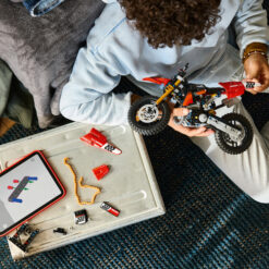 LEGO Technic 42238 Moto Ducati Desmo450 MX Factory, Kit di Modellismo con Moto Giocattolo da Collezione, Regalo Bambini 10+ - immagine 5