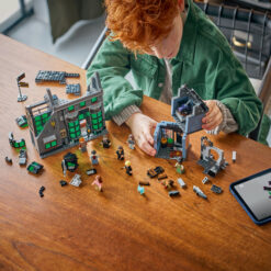 LEGO Harry Potter 76471 Negozi di Magia di Notturn Alley, Giocattolo con 8 Minifigure e Patronus da Collezione, Regalo da 8+ - immagine 5
