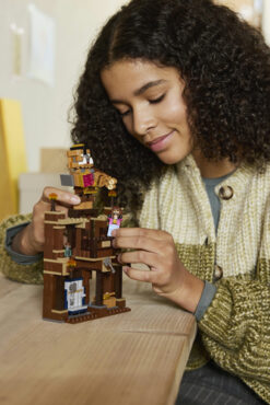 LEGO Minecraft 21272 Magione della Foresta: Ring di Combattimento, Giocattolo Interattivo con Personaggi, Gioco Bambini 10+ - immagine 4