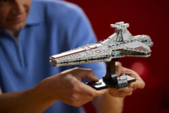 LEGO Star Wars - Attack Cruiser™ classe Venator 75441, Modellino per Adulti con Astronave della Repubblica, Regalo da Collezione - immagine 4