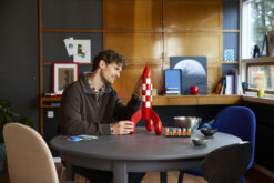 LEGO Ideas 21367 Razzo Lunare di Tintin, Kit Modellismo per Adulti, 5 Minifigure, Cane, Decorazioni Fai da Te, Regalo per Fan - immagine 3